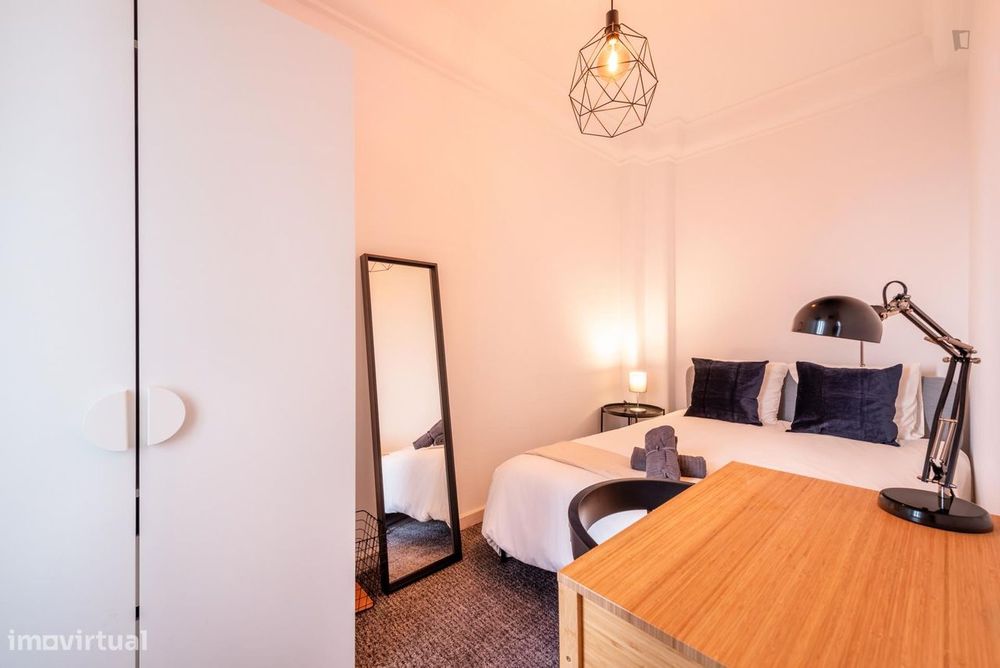 456970 - Quarto com cama de casal em...
