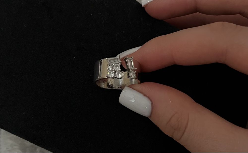 Кольцо с камнями серебро в стиле cartier