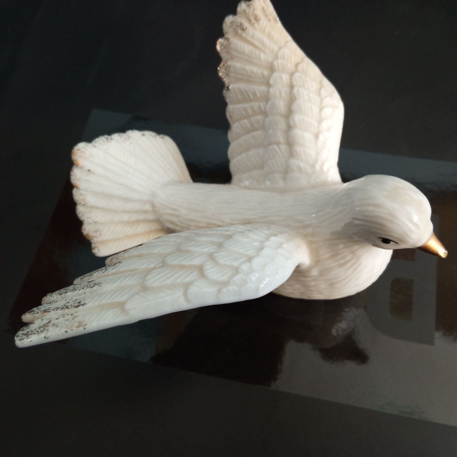 Gołabek b. wyjątkowa ręcznie wykonana figurka z porcelany.