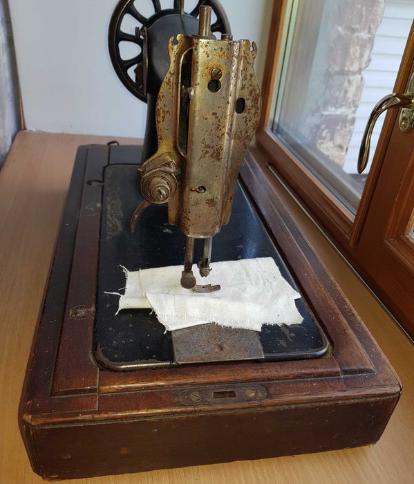Ручная швейная машинка SINGER. 1908 г.! Антикварная.