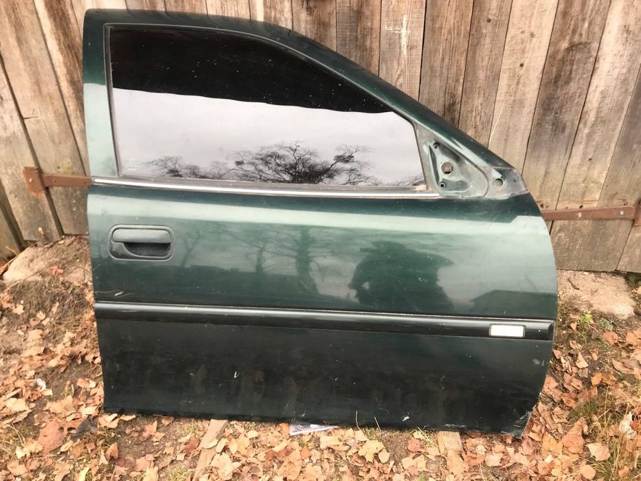 Продам передні, задні двері опель вектра B.