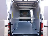 VW Crafter L3  Zabudowa zabezpieczenie przestrzeni ładunkowej w aucie