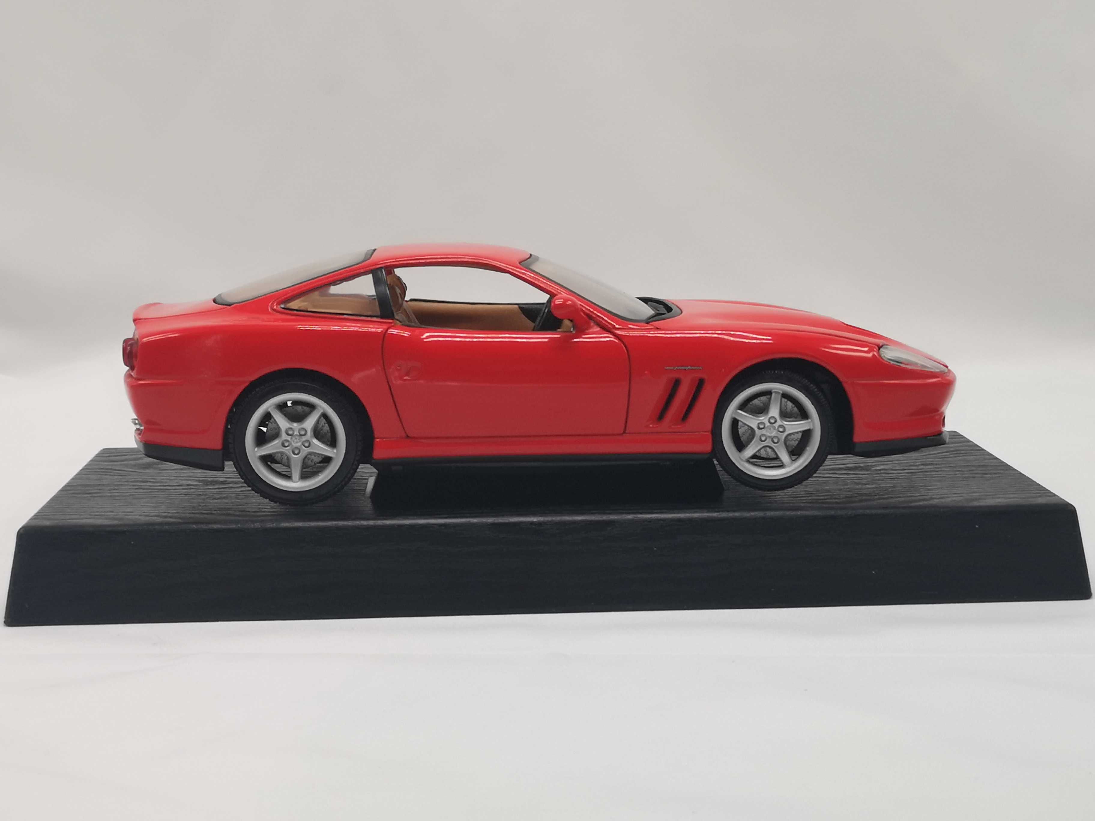 Linda miniatura Ferrari 550 Maranello - 1996 Maisto 1/18