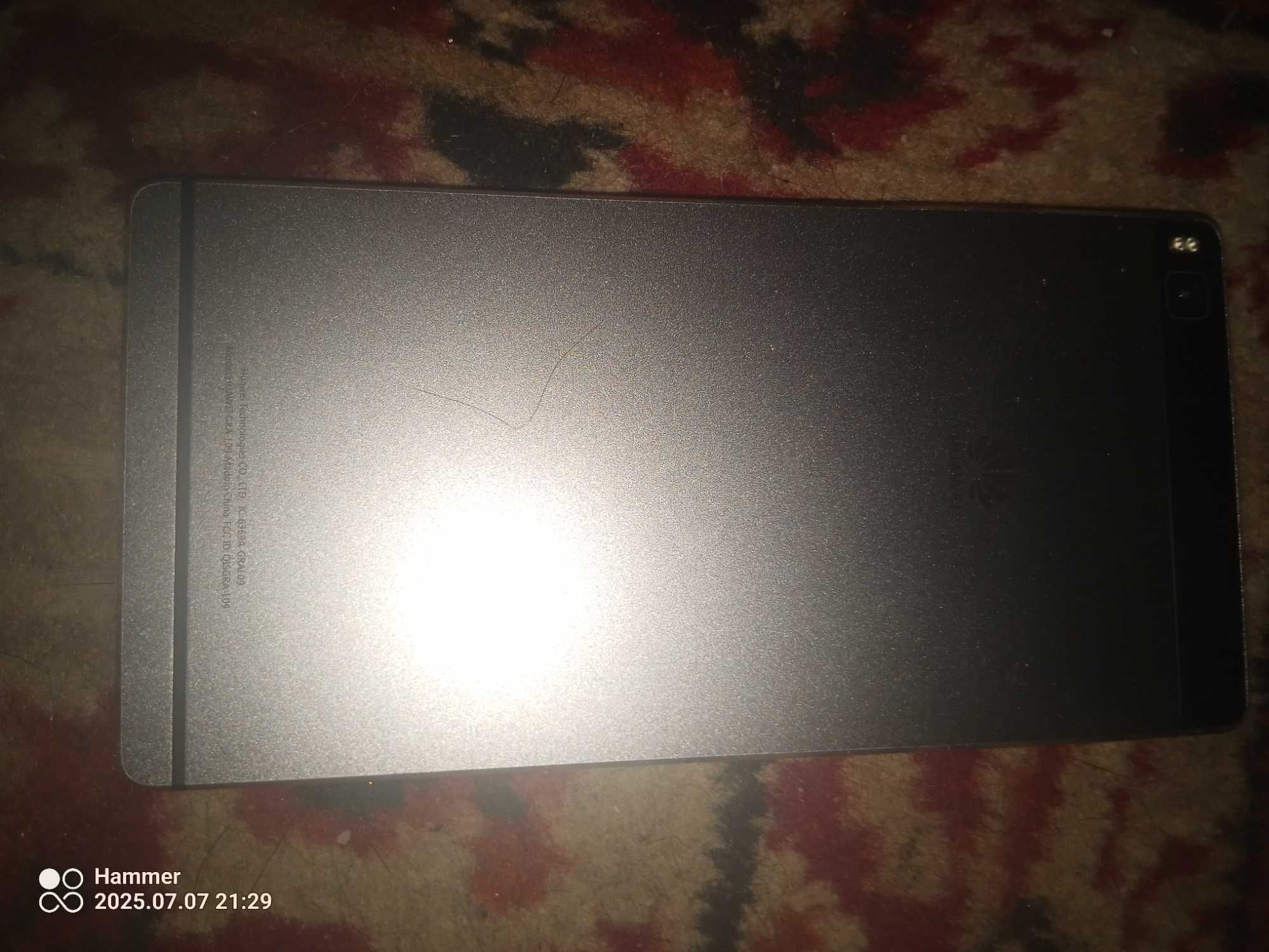 Dwa smartfony Huawei p8 i redmi note3