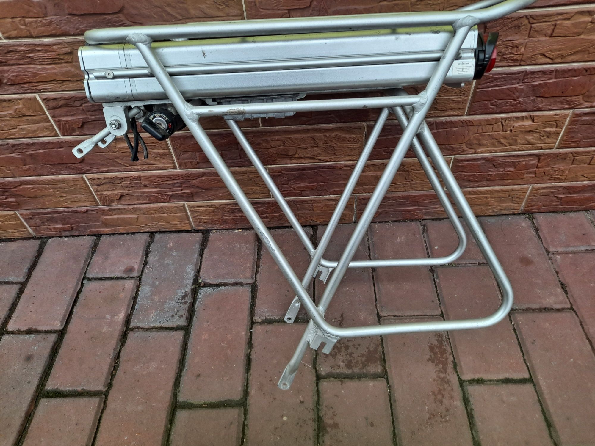 Bateria z bagażnikiem do roweru elektrycznego Bikel
