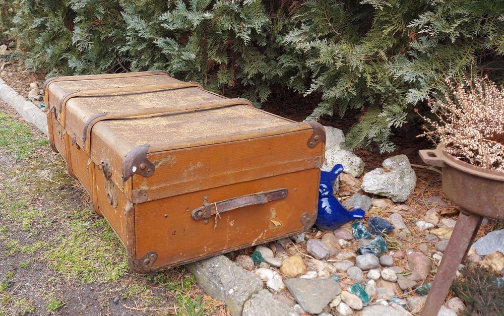 Stary kufer, skrzynia podróżna