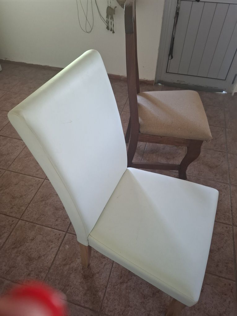 Mesa de jantar em madeira