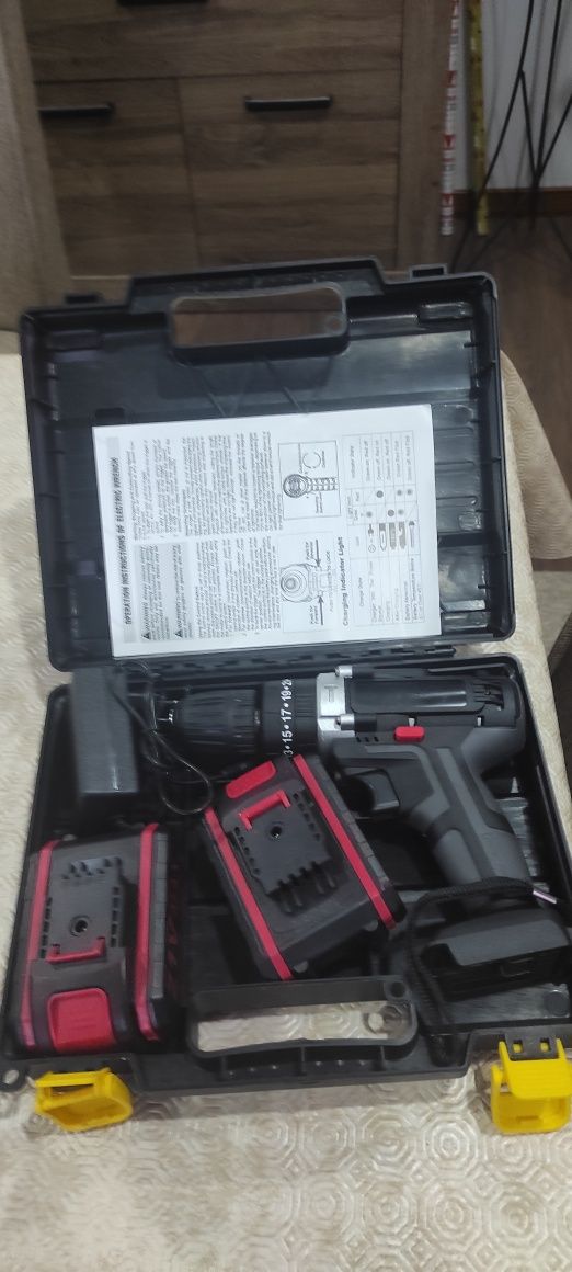 Aparafusadora com percussão de20v lithium nova  a estrear