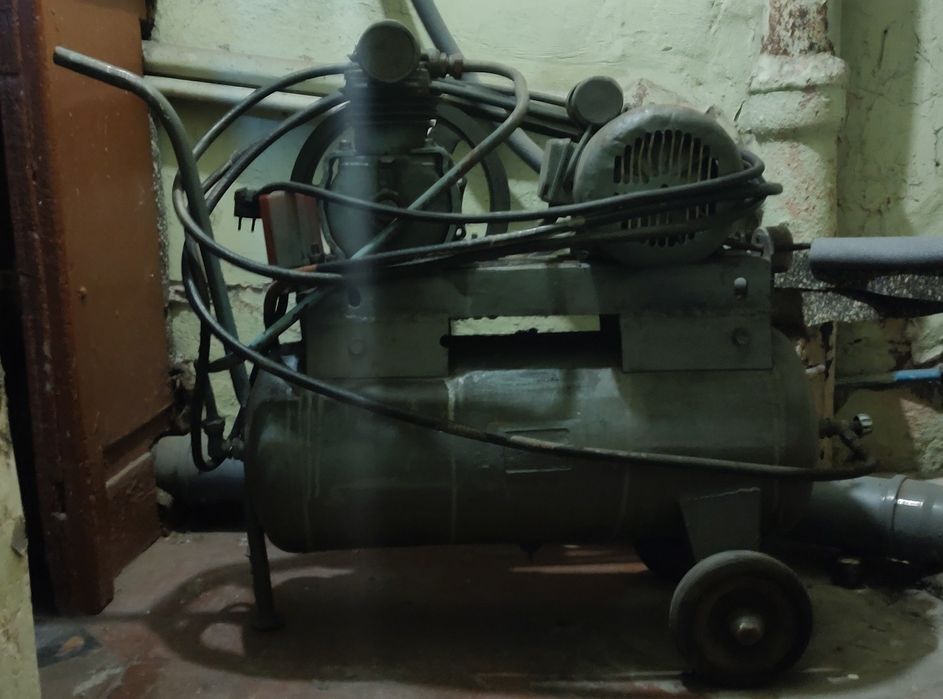Porządny warsztatowy kompresor 50l? Prl na 230v.