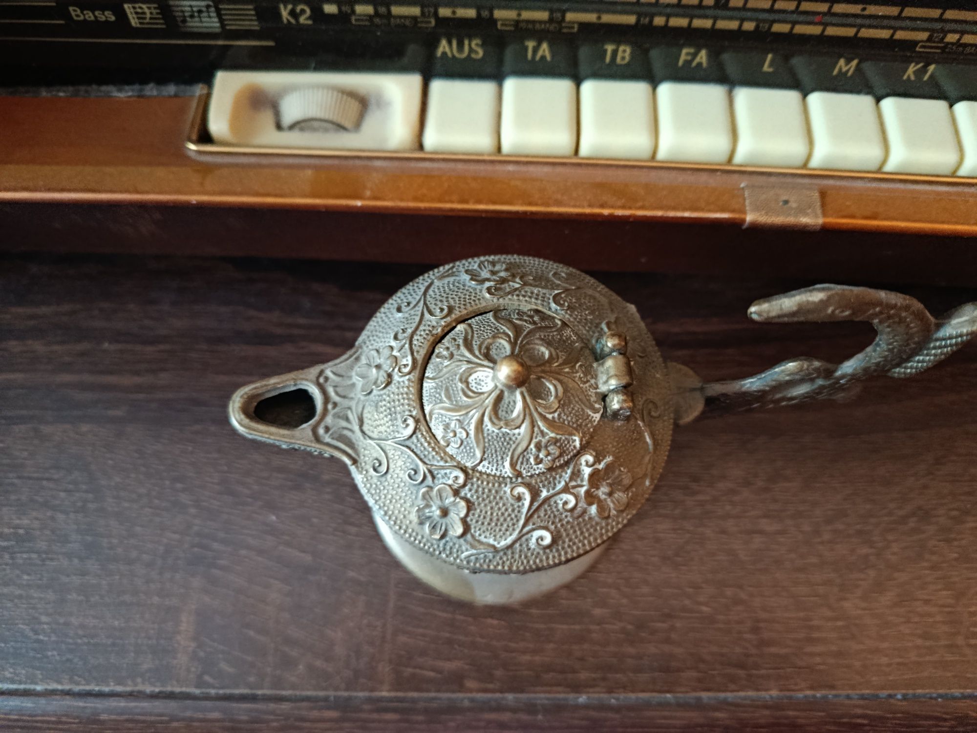 Stara zabytkowa lampa oliwna - lampa alladyna