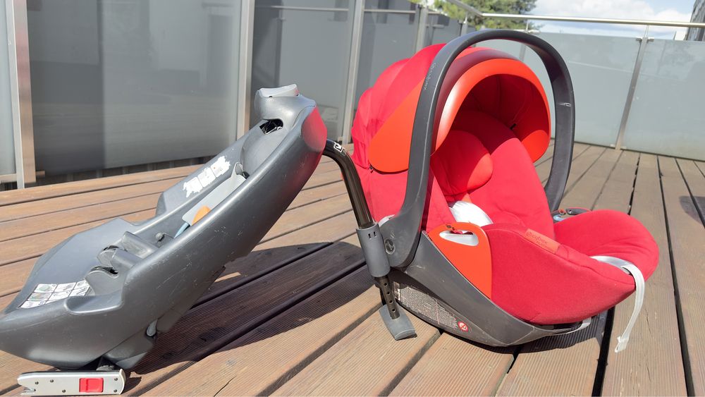 Fotelik Cybex z baza i adapterami czerwonyj