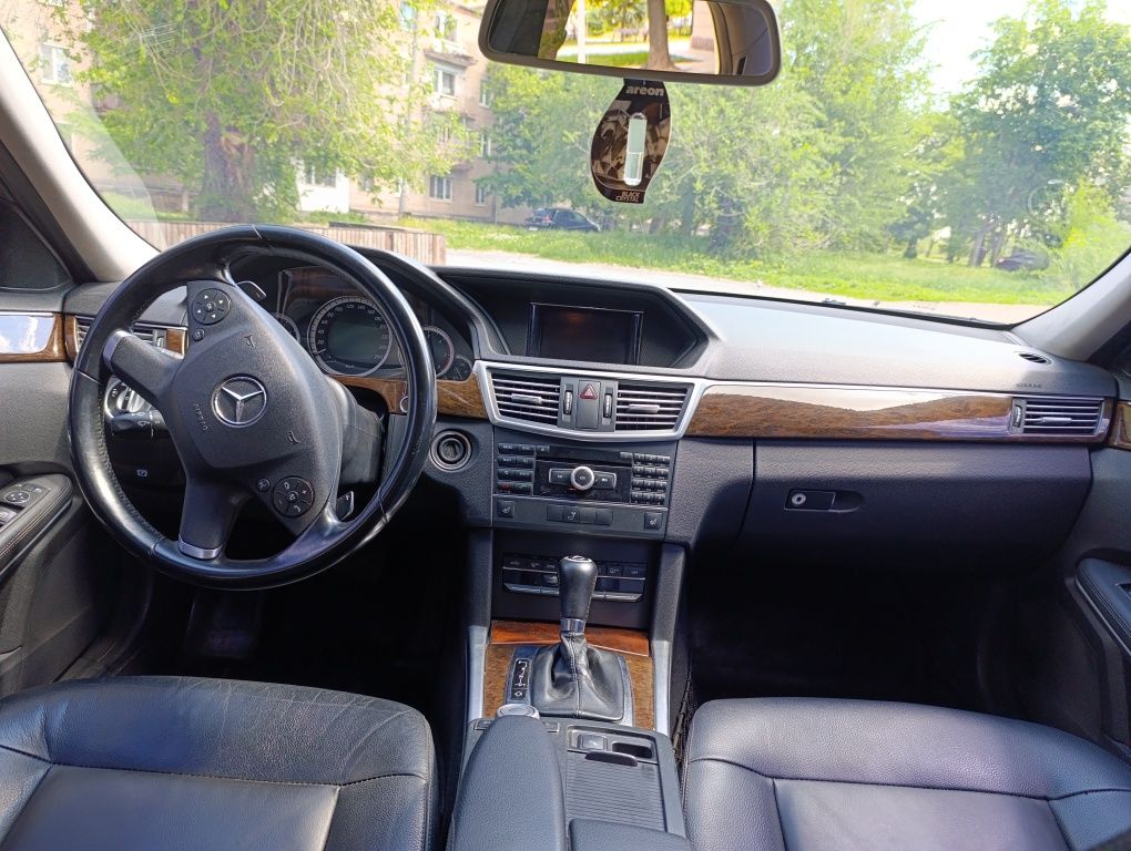 Продам мерседес w212 e200