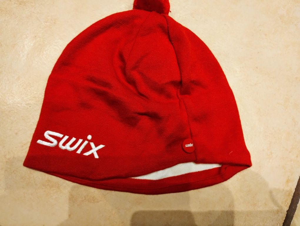 Swix Tradition czerwona, średnio ciepła. wełna 30% akryl 70%
