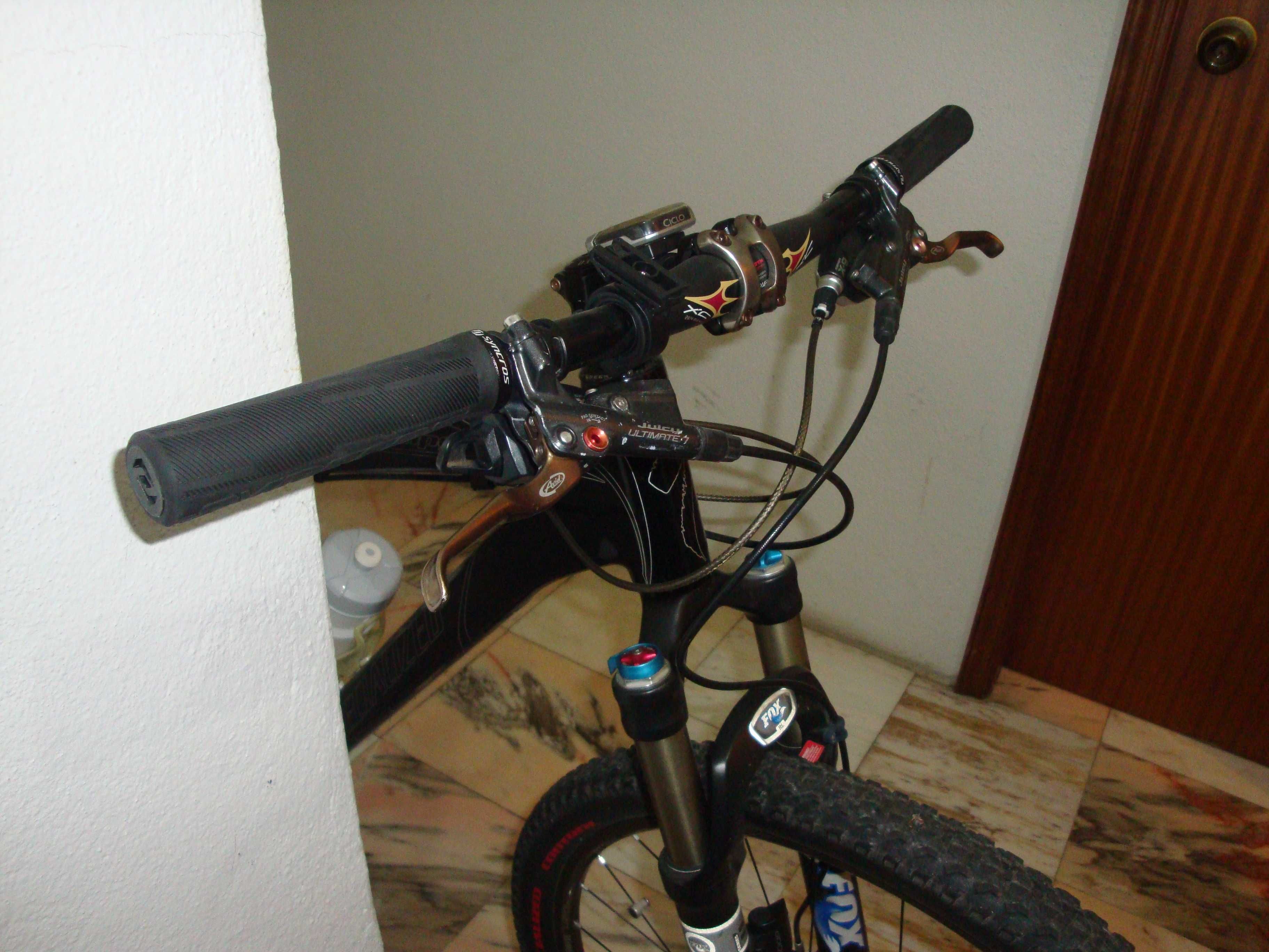 Bicicleta BTT Specialized Stumpjumper Expert (Carbono)