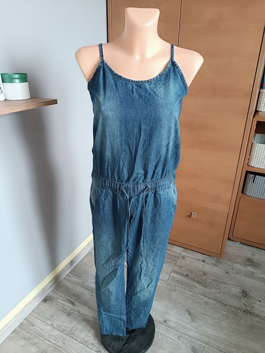 Piękny kombinezon jeansowy r. M