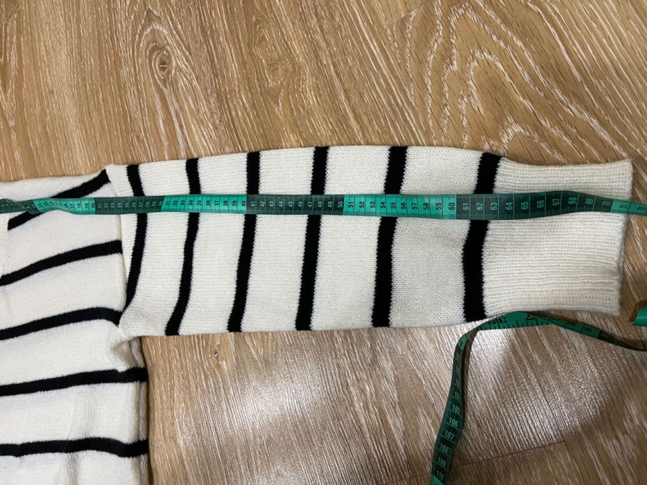 Жіноча кофта в полоску