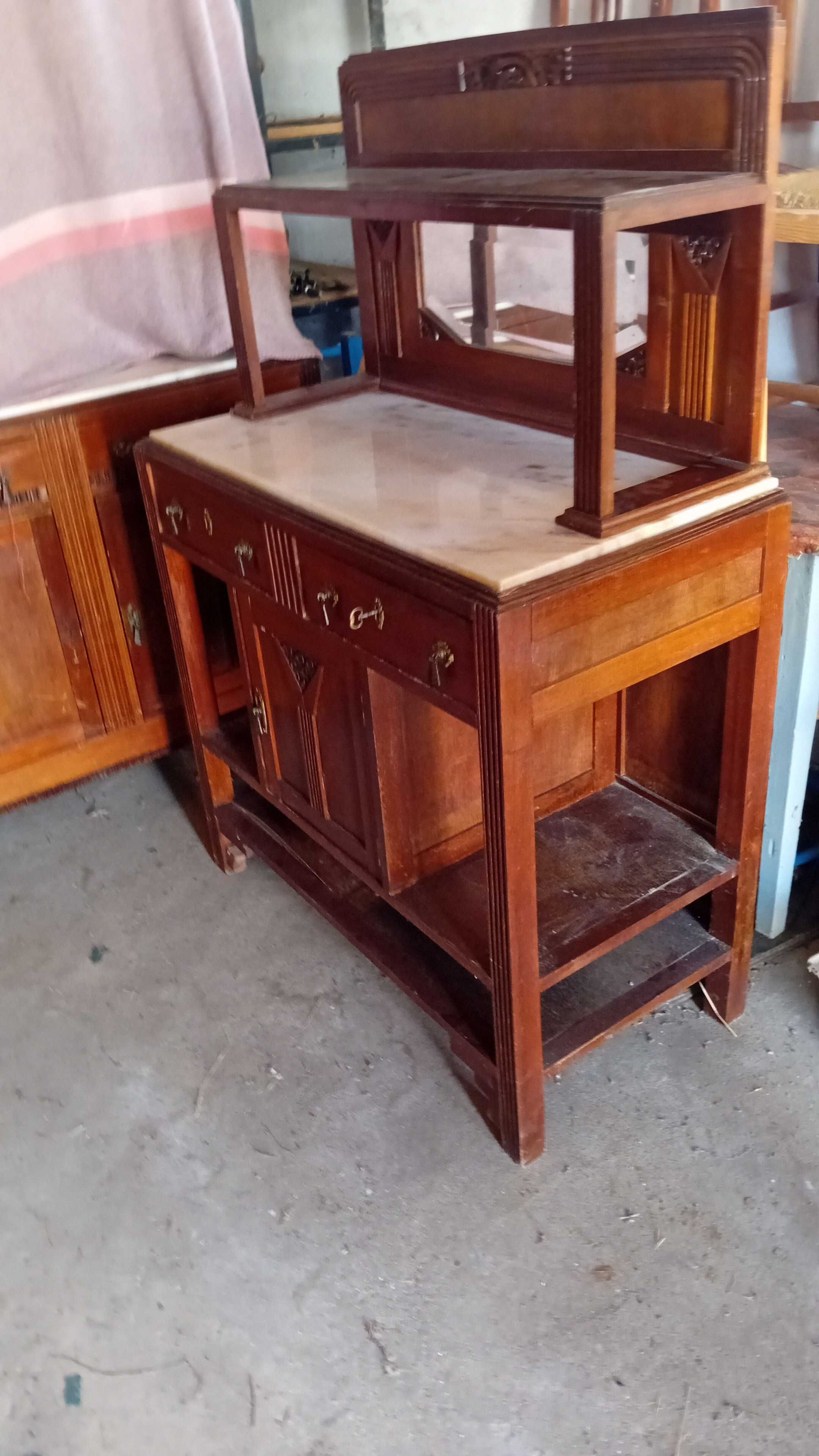 Movel antigo de sala de jantar
