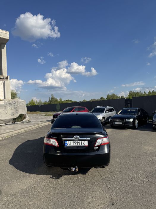 Оренда авто Toyota Camry Гібрид/Газ