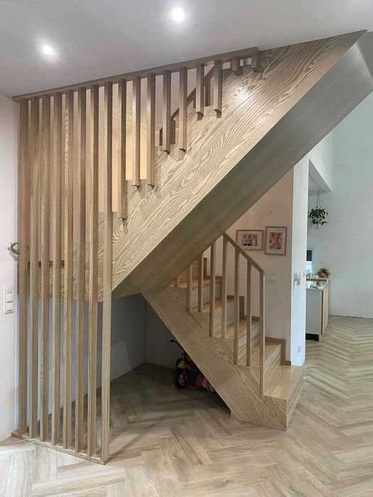 Schody drewniane samonośne i na beton NYSA