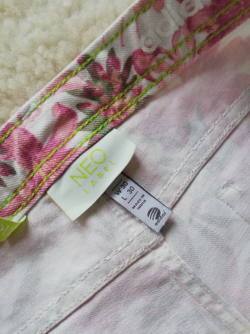 Przepiękne spodnie jeansowe w kwiaty Adidas neo label skinny W30 L30