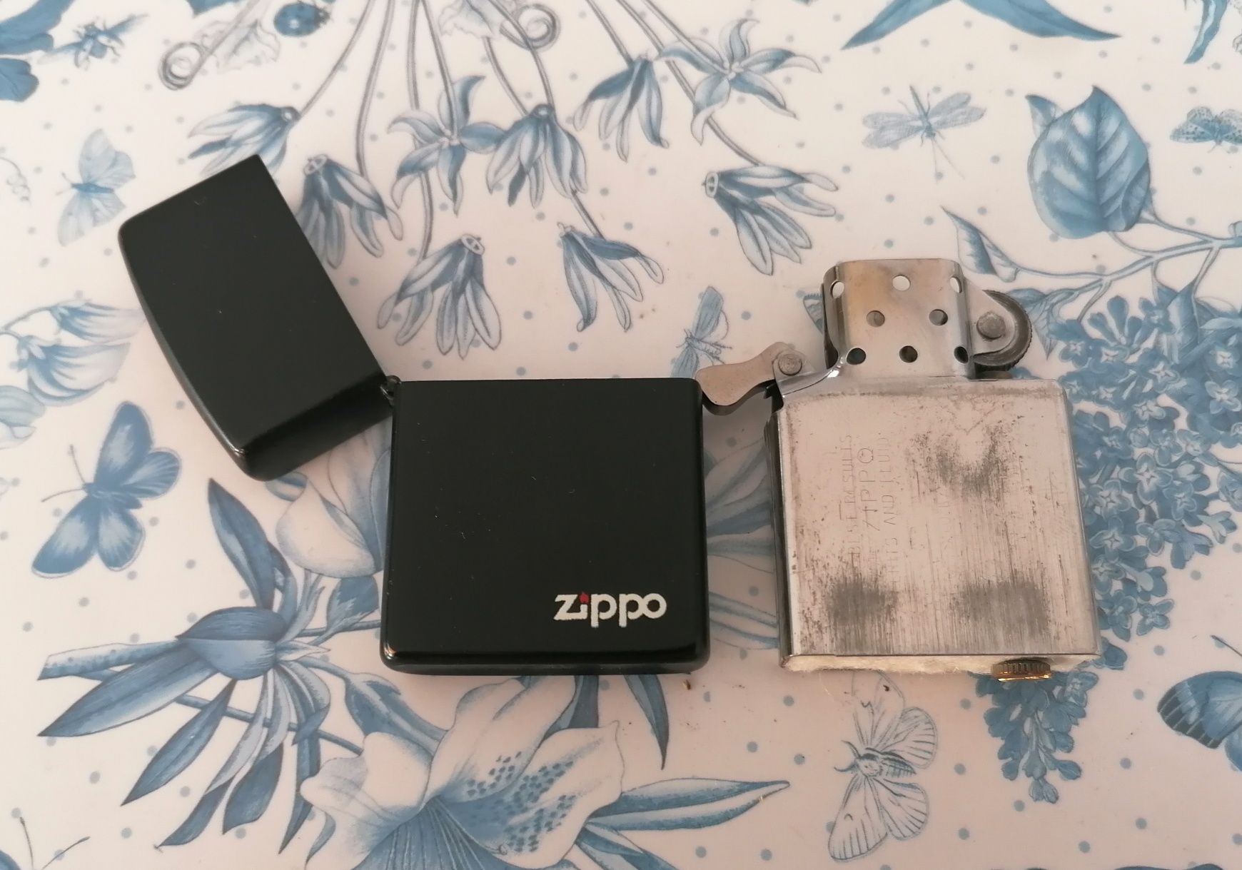 Stara czarna Zippo z 1992 roku