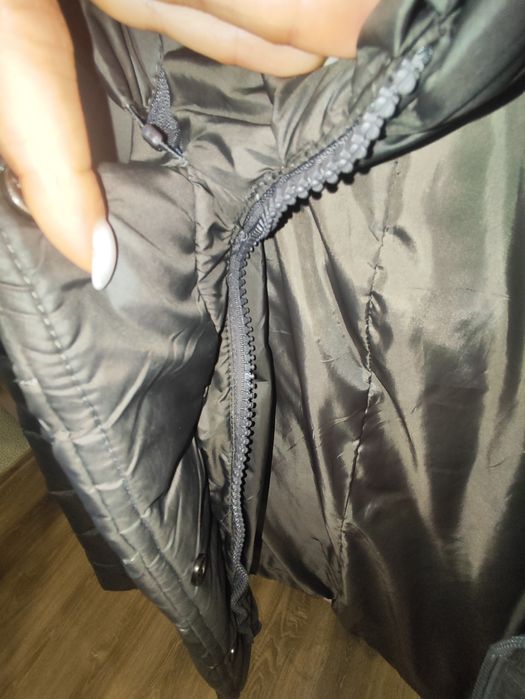 Продам бу зимову куртку, на халофайбері з капюшоном, розмір С-М