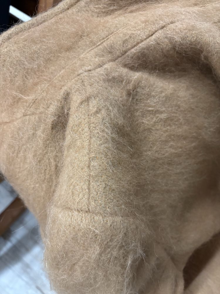 Midelujacy syleetke plaszcz camel z domueszka mohery