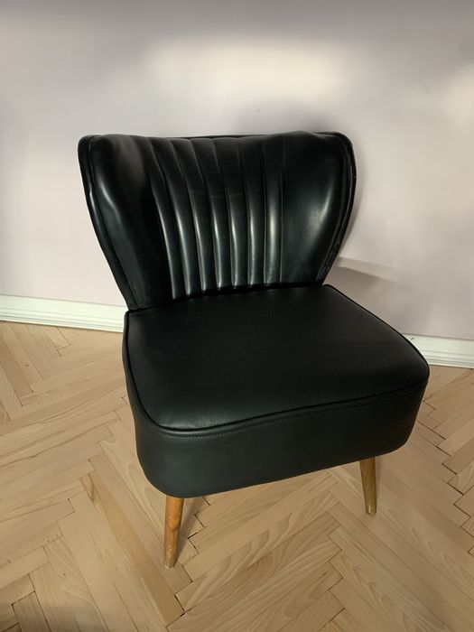 Реставрація ремонт перетяжка крісел стільців диванів комодів