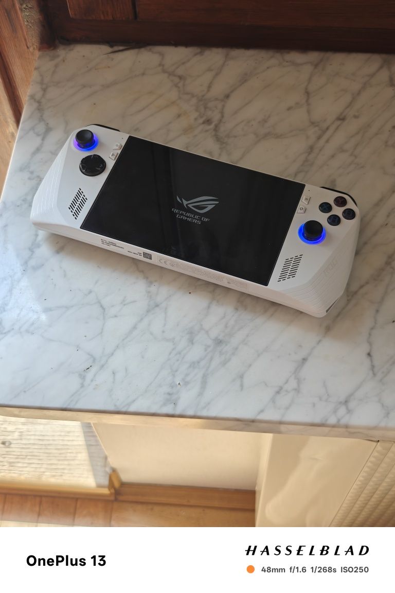 Asus rog ally Z1 extream