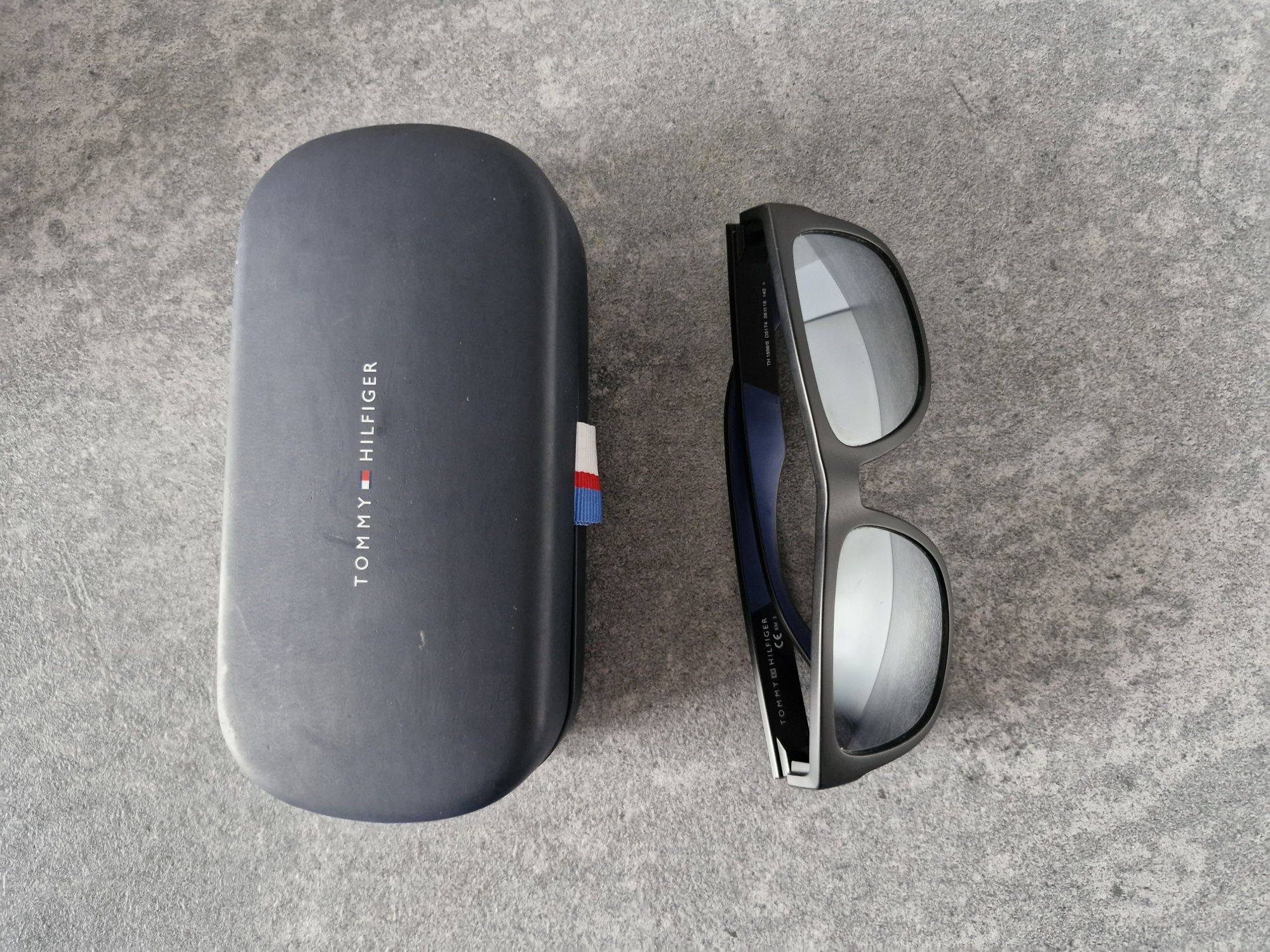 Okulary przeciwsłoneczne Tommy Hilfiger