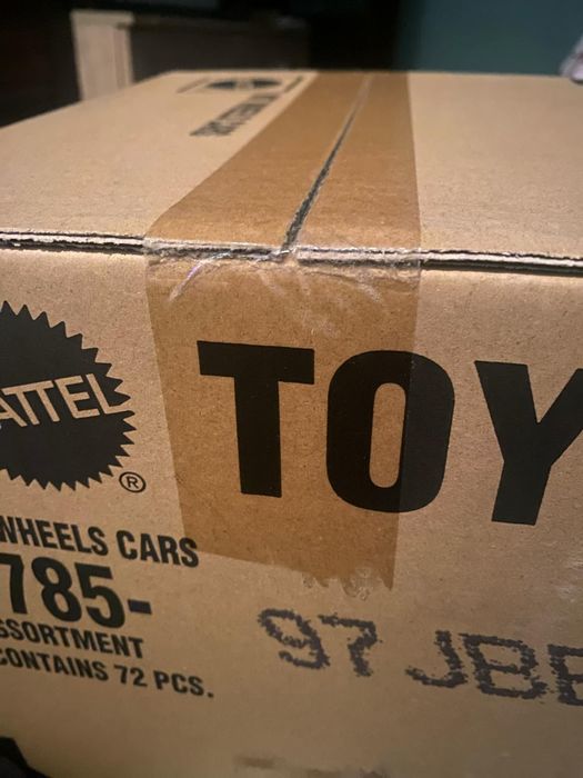 Nieodpakowane kartony Hotwheels z możliwością trafienia STH