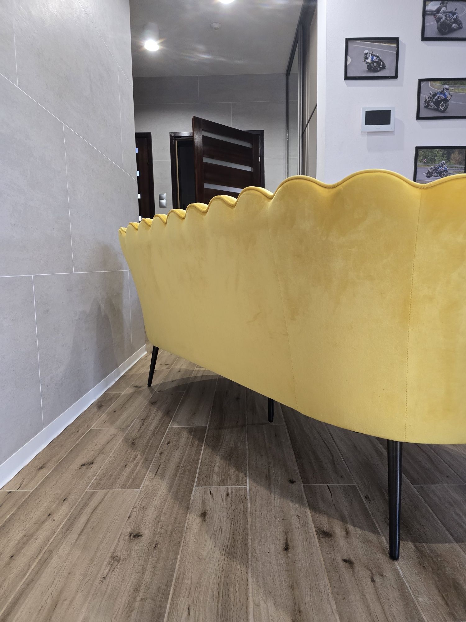 Sofa muszelka żółta