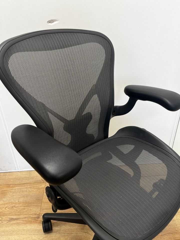 Opção completa Herman Miller Aeron remodelada com Posturefit