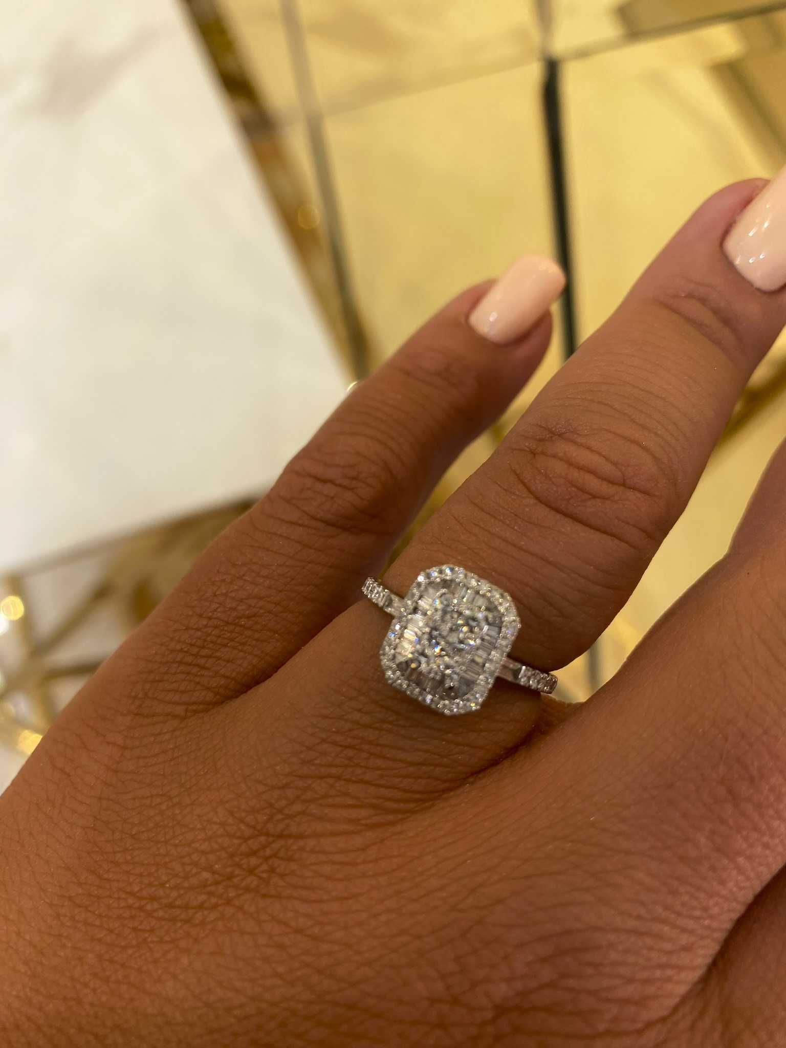 Pierścionek Infinity bagiety 0.79 CT