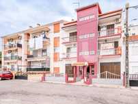 Apartamento T3 com Garagem, Logradouro e Vista Campo - Vila do Teix...