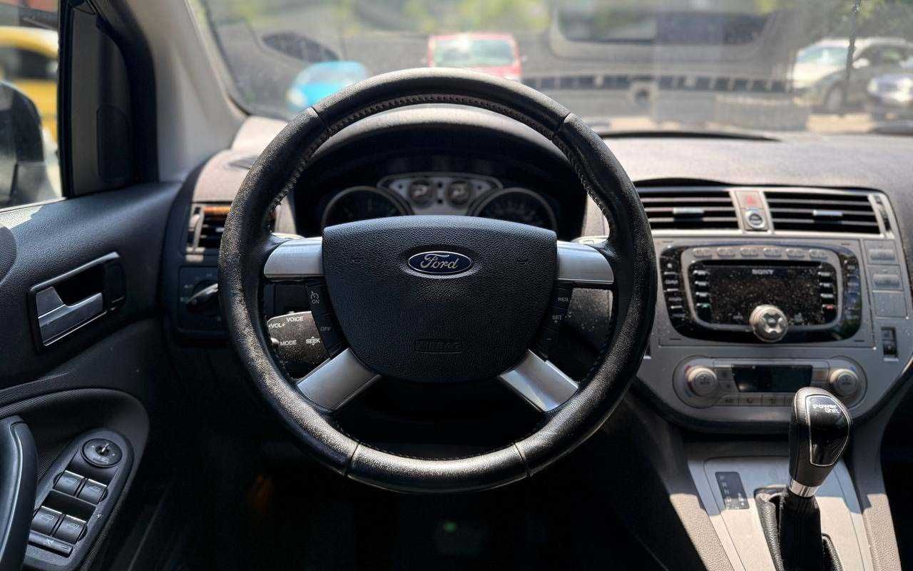 Ford Kuga 2012 року