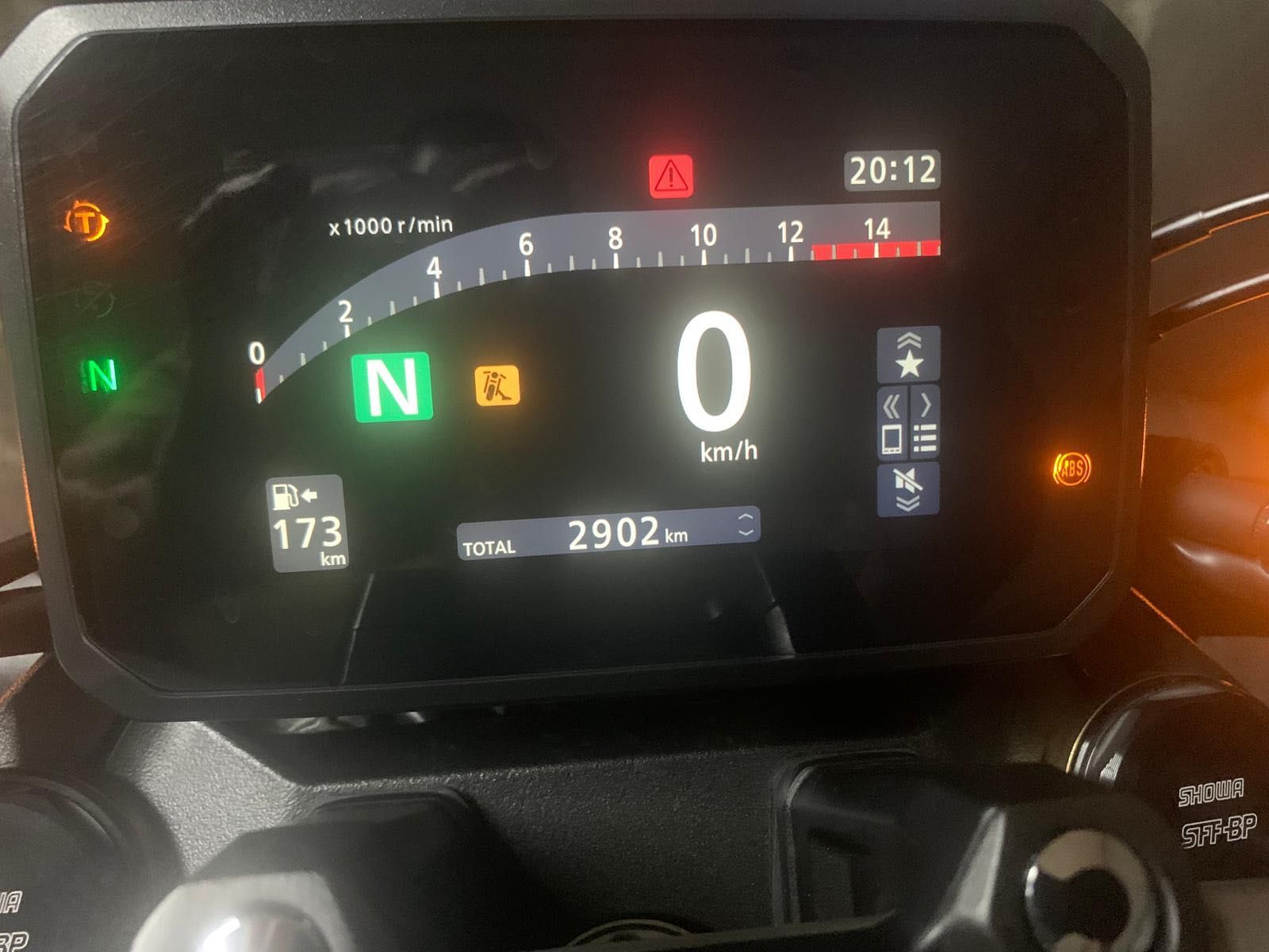 Honda CB 650 RA de 2024, como nova, com apenas 2902 Kms