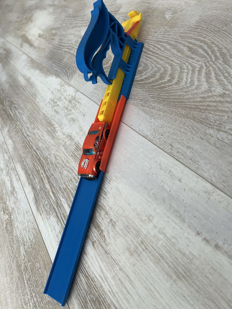 Трек Hot Wheels + машинка