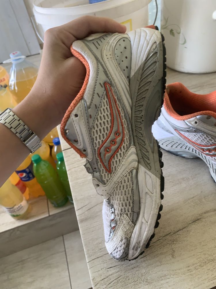 Кросівки saucony