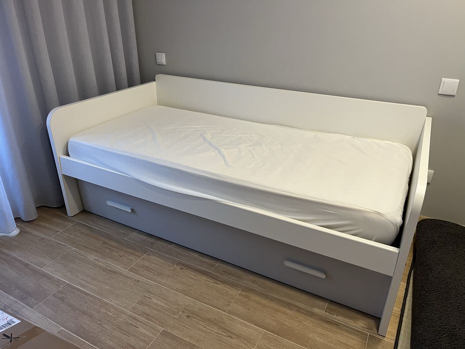 Cama dupla solteiro branca e cinza