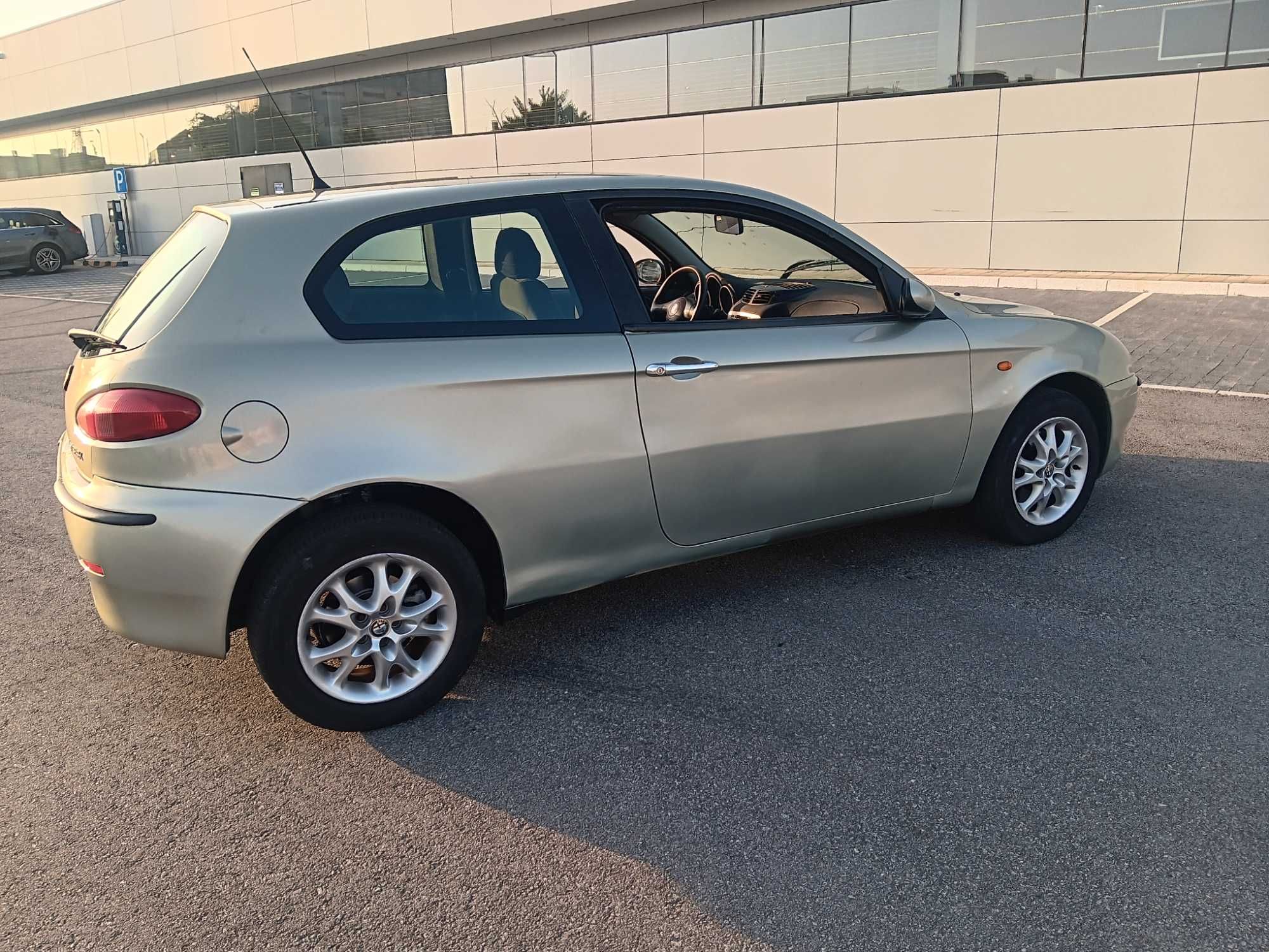 Alfa romeo 147  1.6 2001