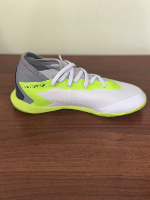 Продам футзалки adidas 34 розмір