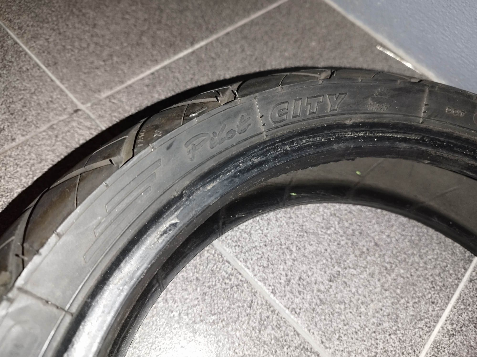 Pneu Michelin Piloto City 130/60 r13