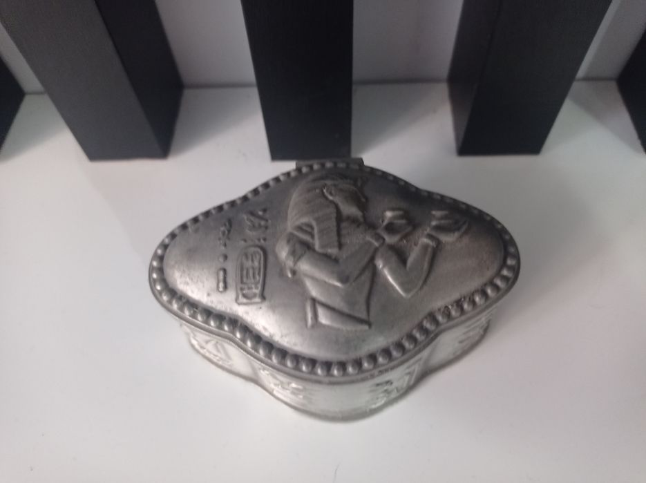 Szkatułka mała na biżuterię