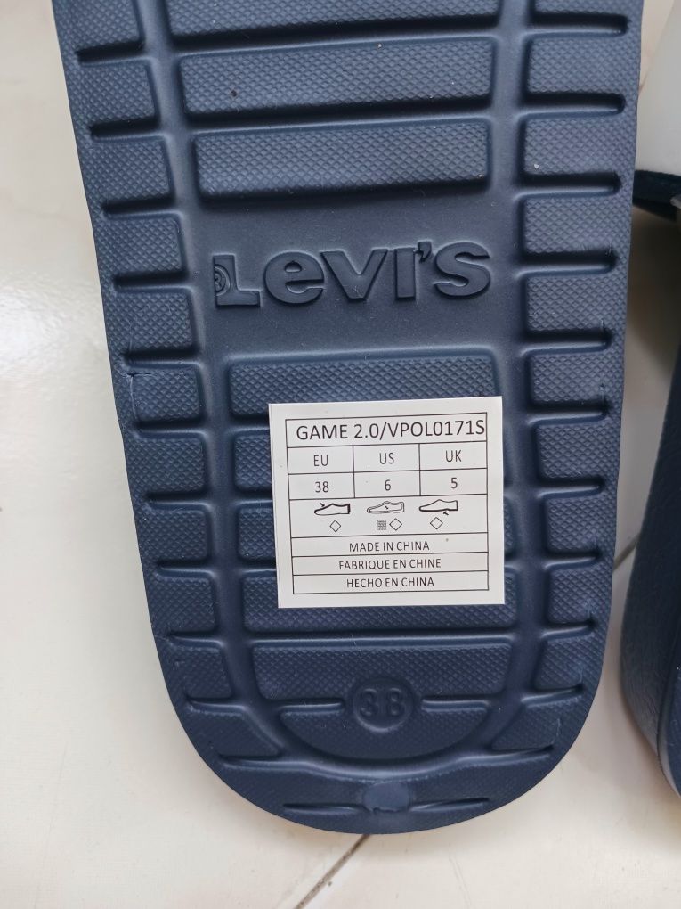 Chinelos Levi's Novos