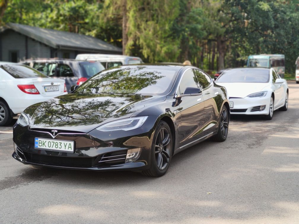 весільний авто кортеж TESLA Model S, X оренда лимузин на весілля BMW M