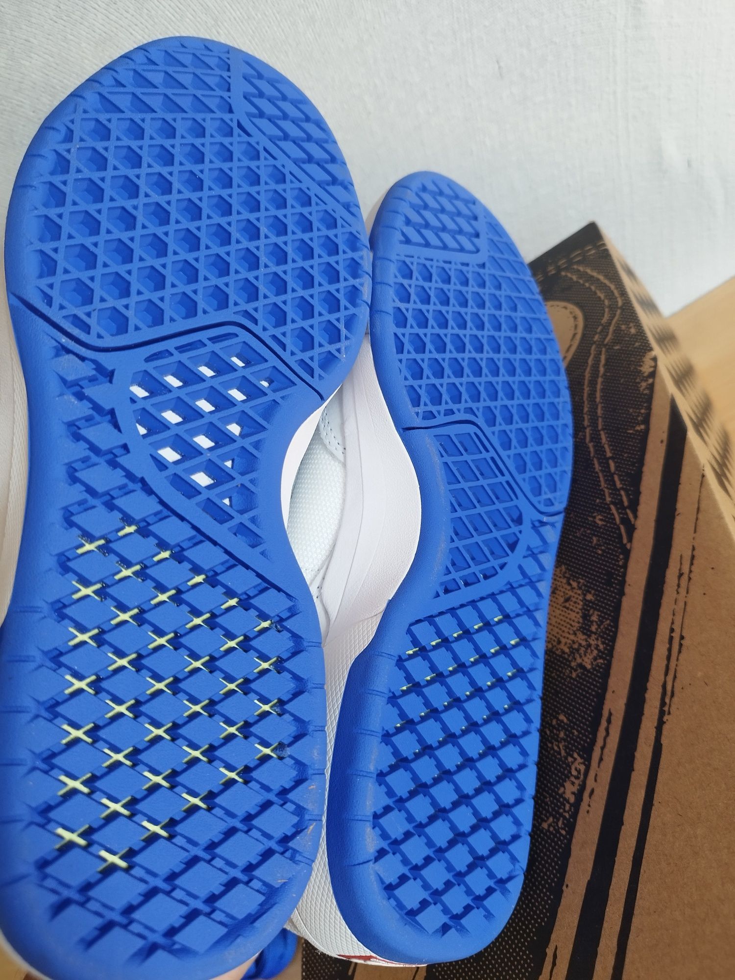 Vans tamanho 40 novos.