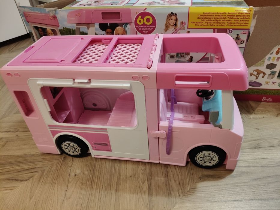 Camper Barbie pink
