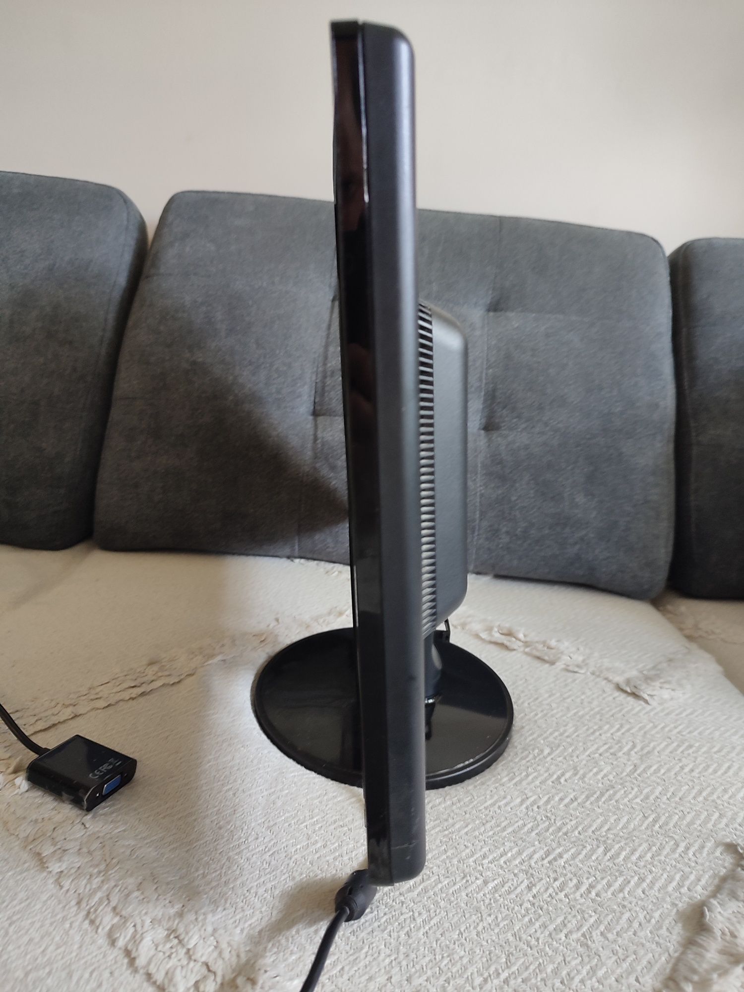Monitor LG 22" z adapterem HDMI