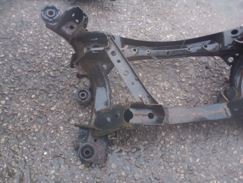 Mazda RX8 RX 8 belka zawieszenia tył tylna